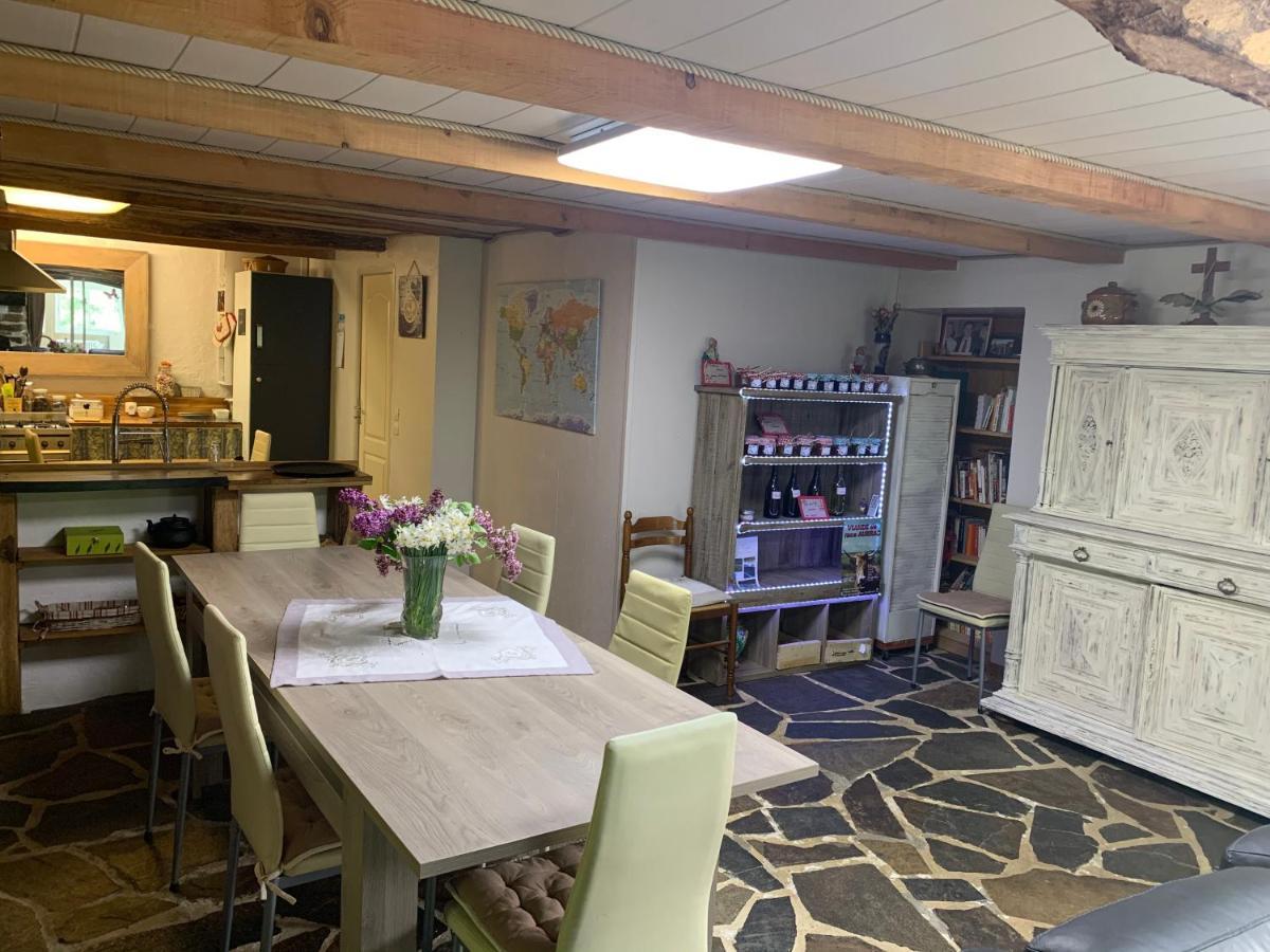 Chambres et table d'hôtes Le Lepadou-Bas Saint-Chely-d'Aubrac Exterior foto